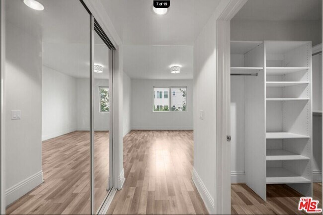 Building Photo - 147 N Berendo St