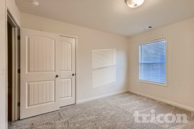 Building Photo - 142 Woodhouse Cir