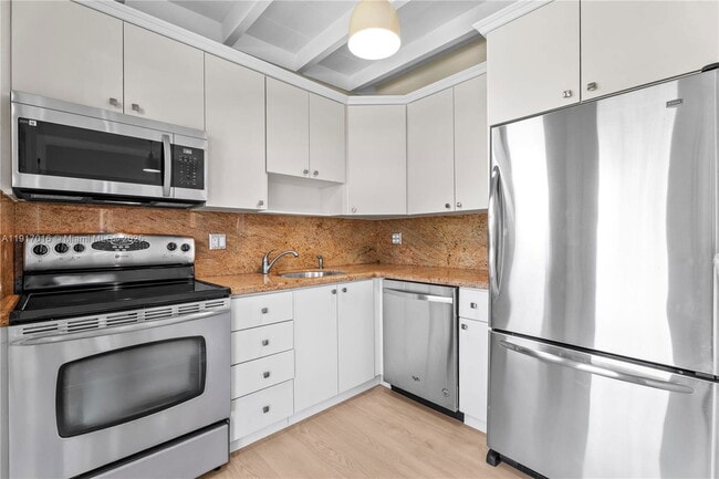 Building Photo - 5865 SW 48th St