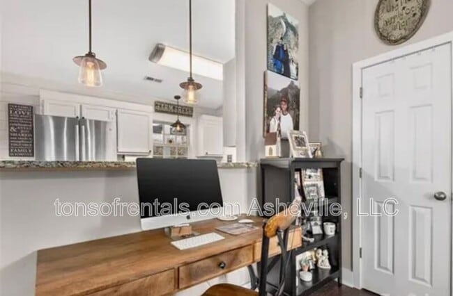 Building Photo - 108 Sandpiper Ct