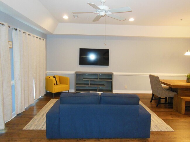 Building Photo - 908 Resort Cir