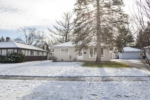 Building Photo - 2205 Campbell St