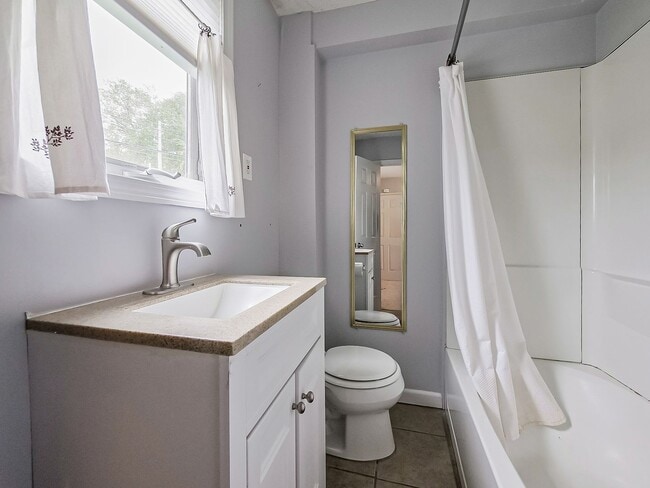 Building Photo - Welcome to this beautiful 1 bedroom, 1 bat...