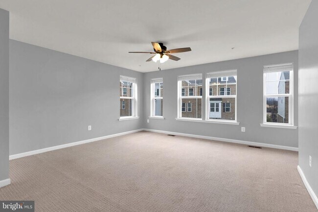 Building Photo - 9713 Glassy Creek Way