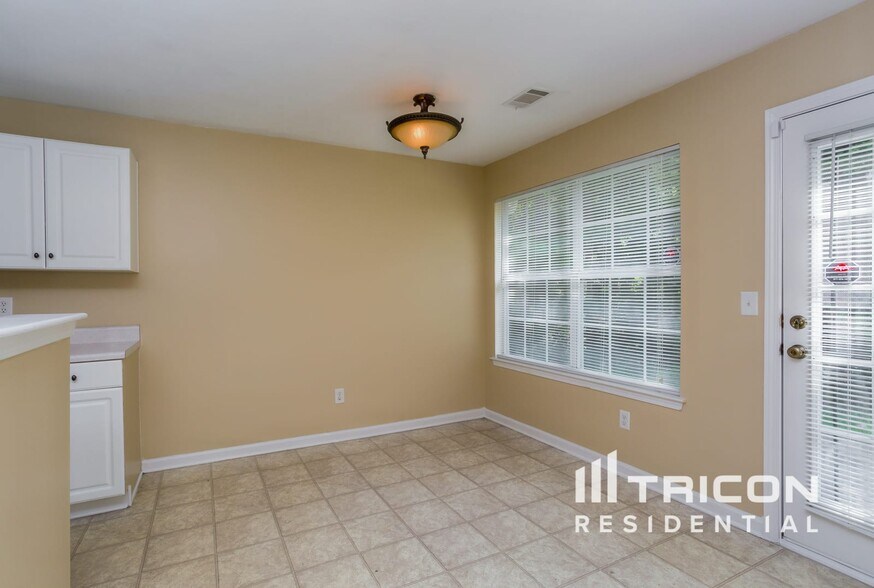 Building Photo - 1420 Spring Hill Run