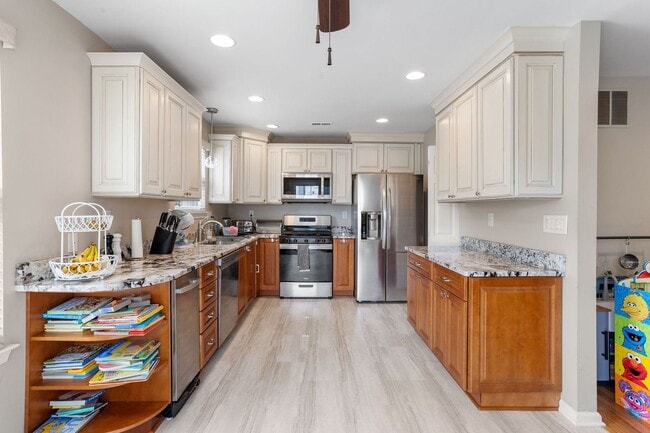 Building Photo - 3 Bd / 2.5 Bth Council Rock Townhome