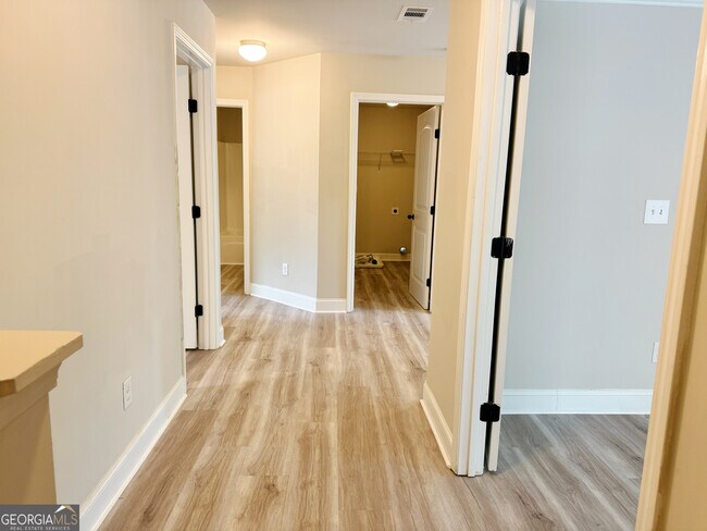 Building Photo - 732 Sanctuary Ln