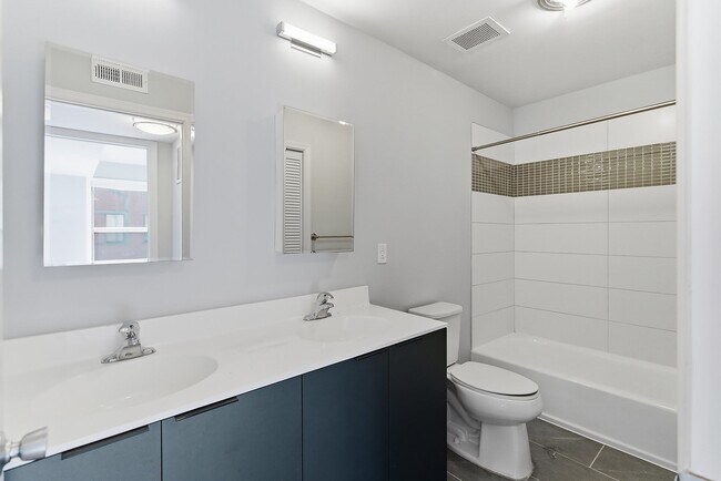 Building Photo - 160 Lafayette St