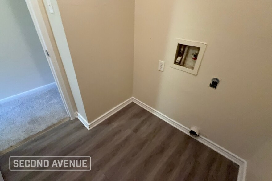 Building Photo - 7023 Foxhurst Ln