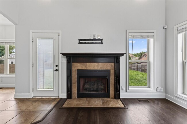 Building Photo - 3710 Windhaven Ct