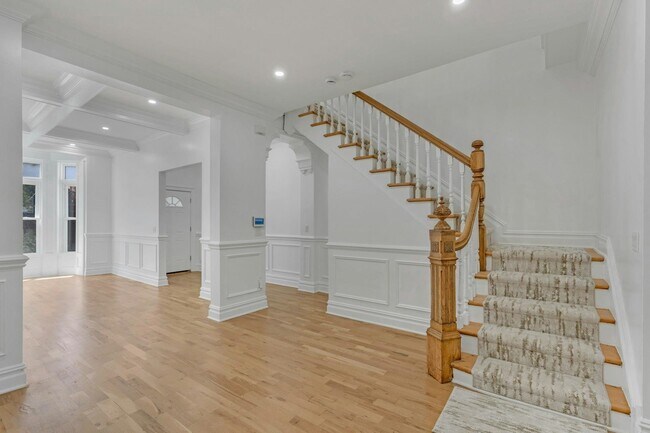 Building Photo - 52 Brinkerhoff St