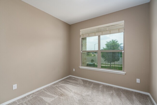 Building Photo - 120 Kat Garnet Dr