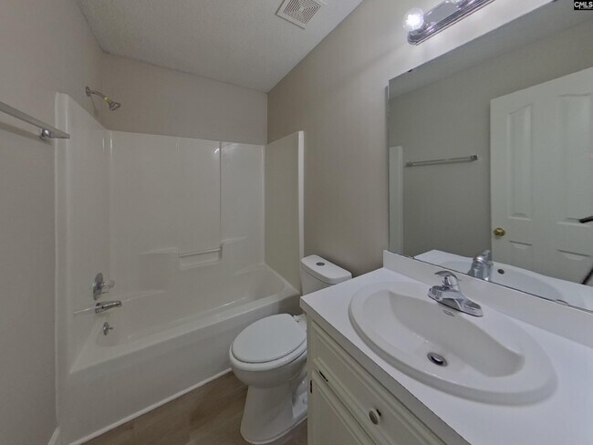 Building Photo - 118 Goldleaf St