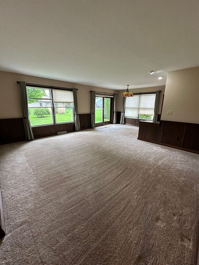 Building Photo - 2 Bedroom Condo - Goshen