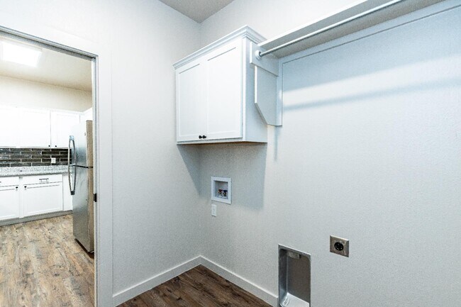 Building Photo - 1006 N 7th St