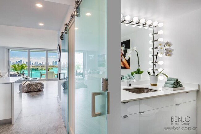 Building Photo - 1000 West Ave