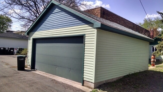 Building Photo - 956 Goodrich Ave