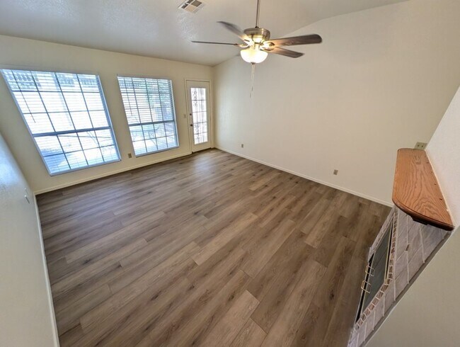 Building Photo - 5117 Kingsbridge