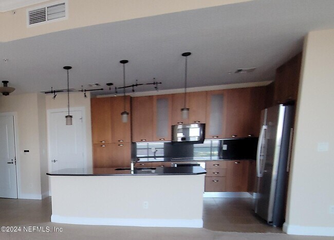 Building Photo - 1431 Riverplace Blvd