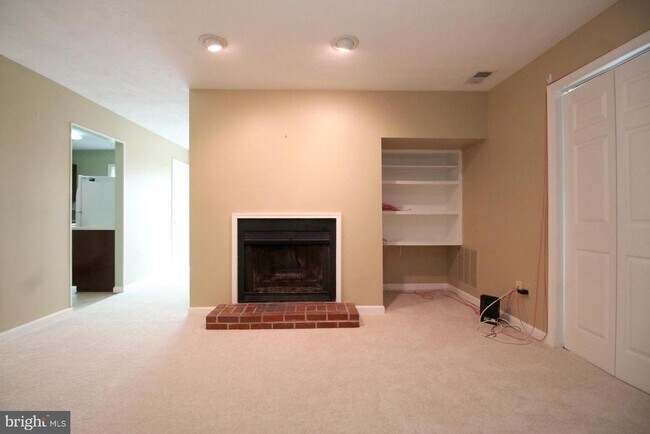 Building Photo - 10118 Oakton Terrace Rd