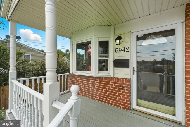 Building Photo - 6942 University Dr
