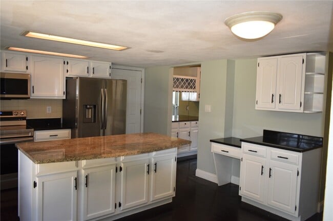 Building Photo - 16407 Westglen Farms Dr