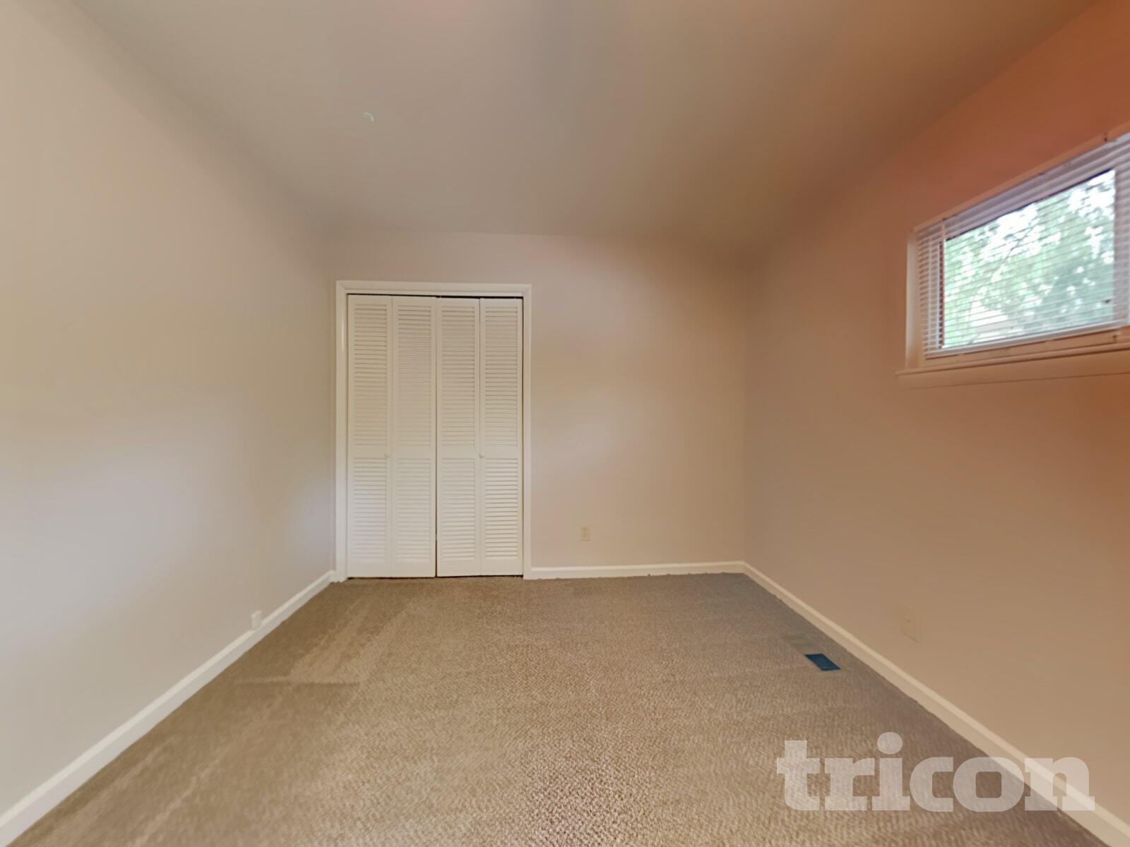Building Photo - 1045 Crown Dr