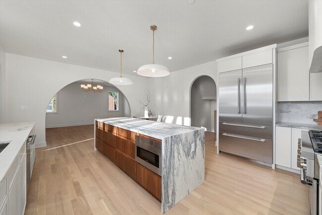 Building Photo - 1037 Belleforte Ave