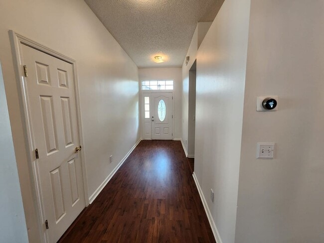 Building Photo - ***HOLIDAY SPECIAL NO RENT FOR DECEMBER*** Beautiful 4 bedroom 2 bath Home