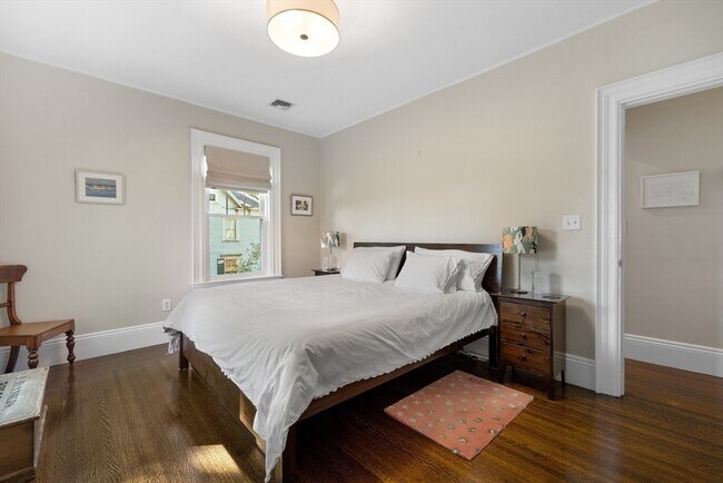 Building Photo - 90 Maple Pl