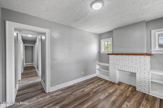 Building Photo - 221 W Woodlawn Ave