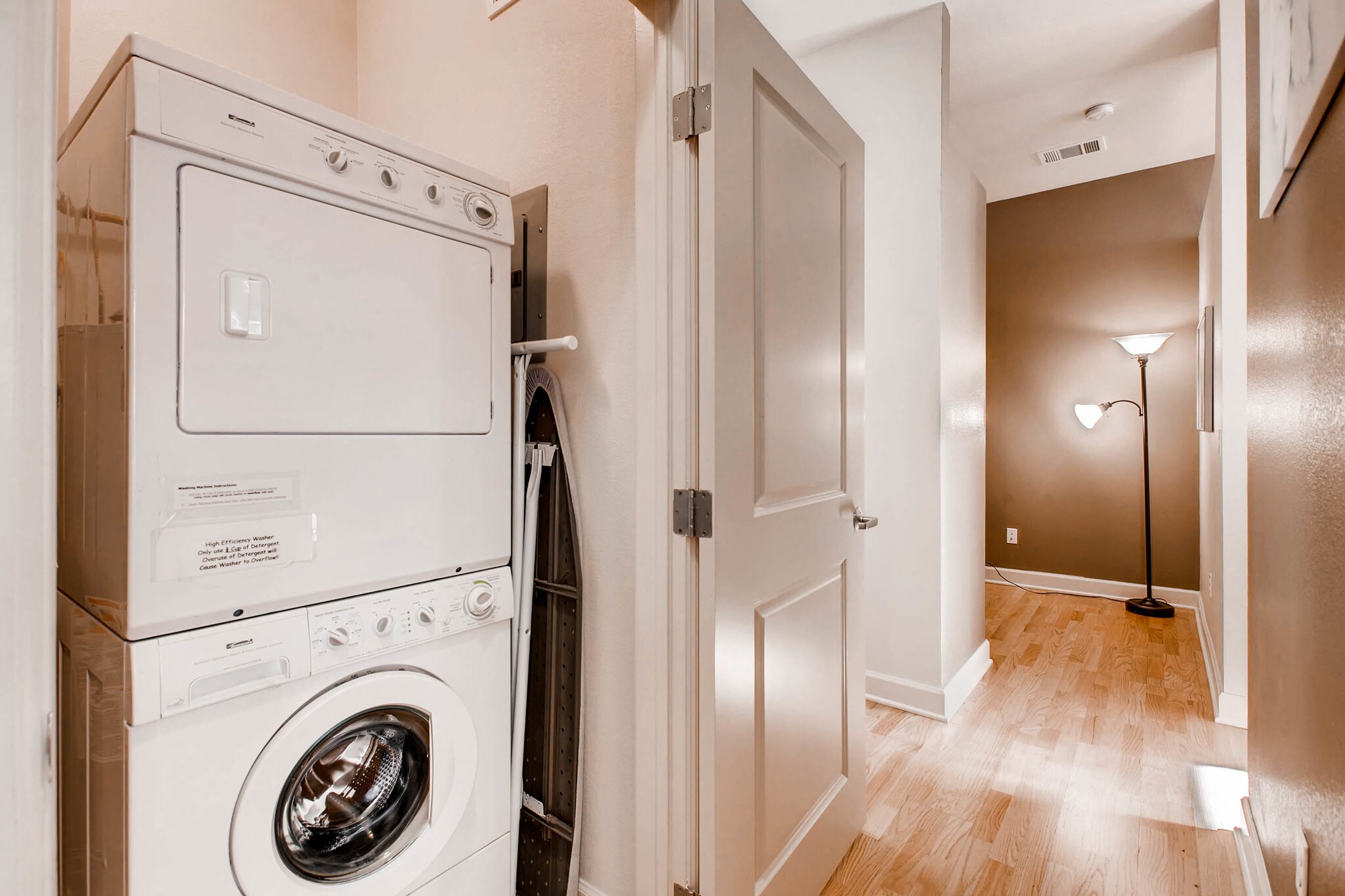 Building Photo - 5677 S Park Pl