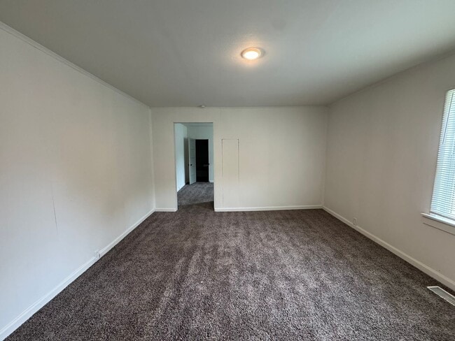 Building Photo - Studio Apartment includes washer / dryer