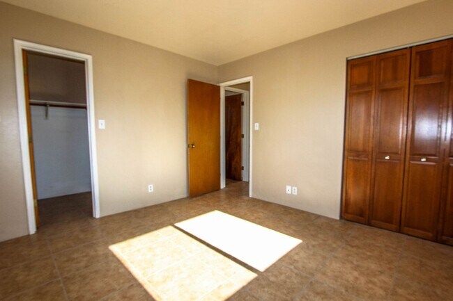 Building Photo - 351 S Marina St