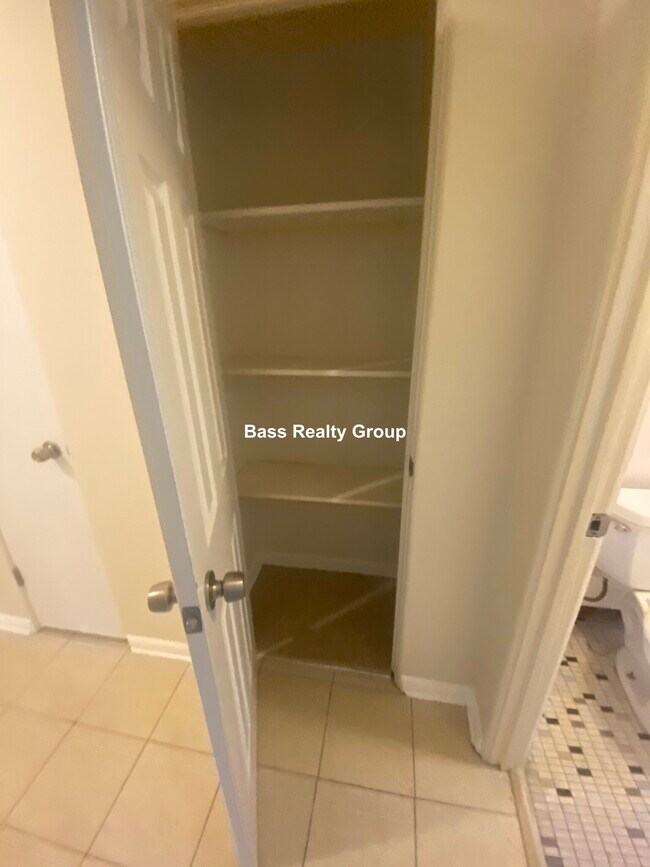 Building Photo - 810 Seward St