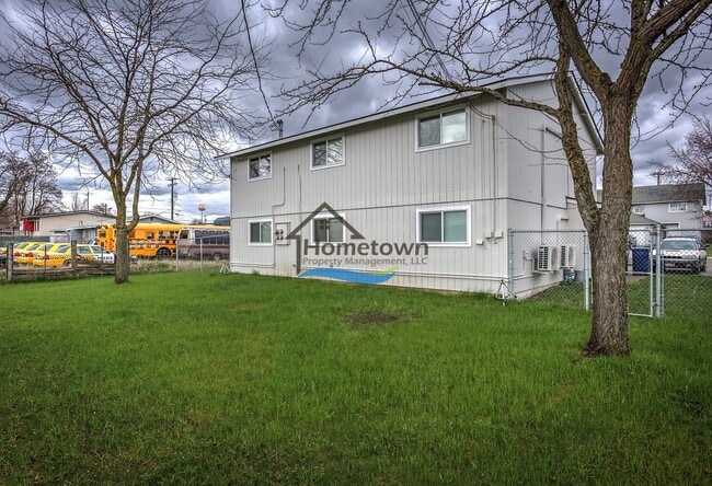 Building Photo - 110 E Borah Ave