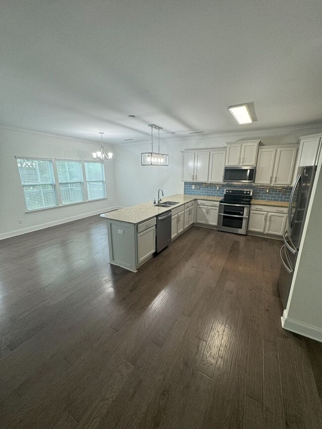 Building Photo - Beautiful Newly Renovated Home in a Quiet ...