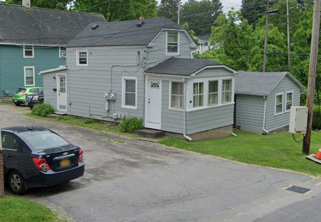Building Photo - 597-599 Rock Beach Road