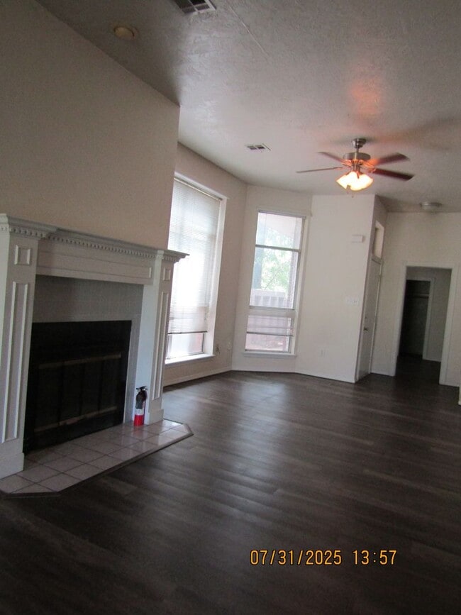 Building Photo - 503 NW Fairway Villa Dr