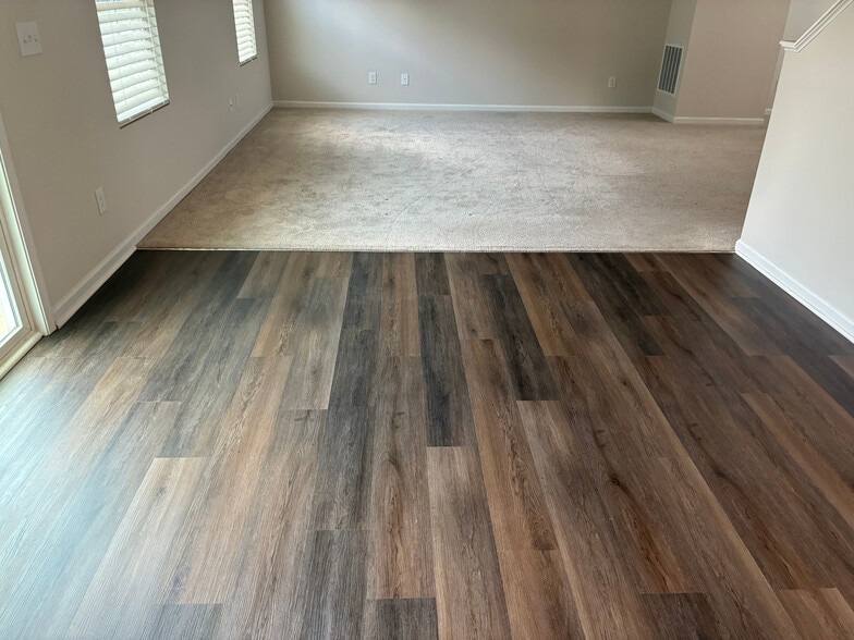Building Photo - Room in House on Bark Way