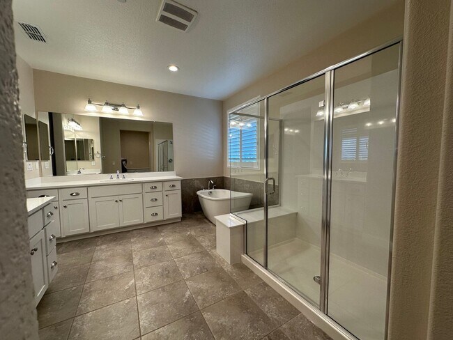 Building Photo - Impressive All Single Story 3 Bedroom, 2.5...