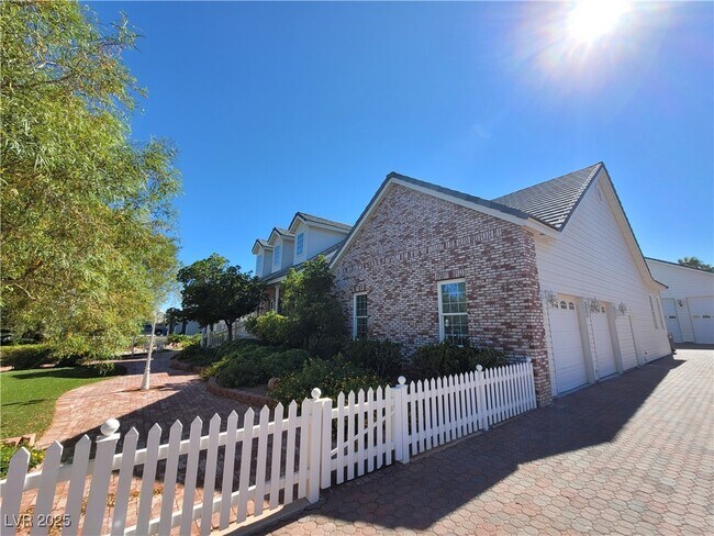 Building Photo - 5110 N Valadez St