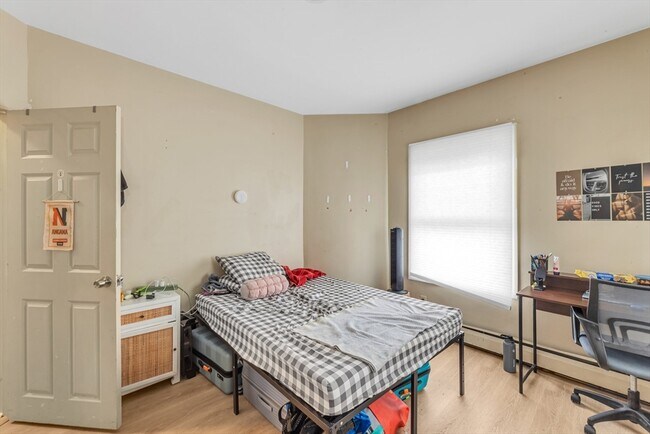 Building Photo - 6 Wise St