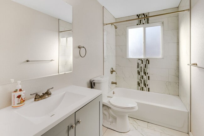 Building Photo - 3919 Tennyson Ave