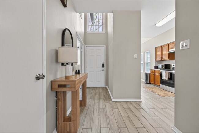 Building Photo - 6635 Queensclub Dr