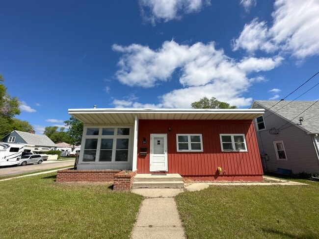Building Photo - House- NW