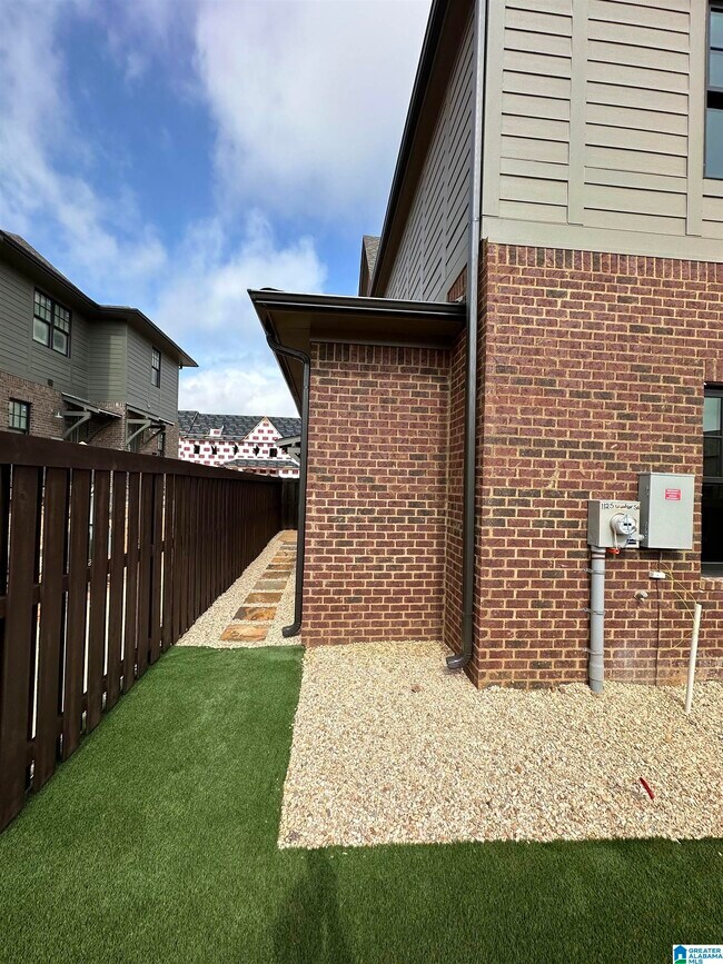 Building Photo - 1125 WINDSOR Sq