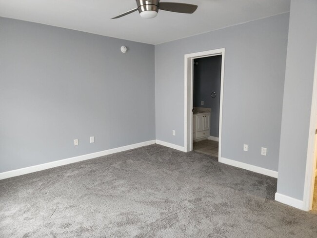 Building Photo - Two Bedroom w/Loft