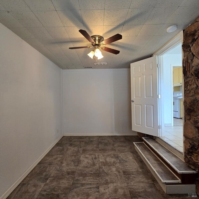 Building Photo - 102 Laurel St