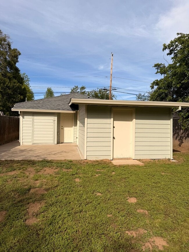 Building Photo - 3346 Stingy Ln